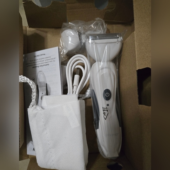 Conair Girlbomb All-In-One Head to Toe Shave & Trim Grooming System NIB - Picture 6 of 6